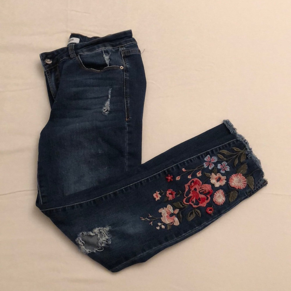 Blue Jeans with flower embroidery.